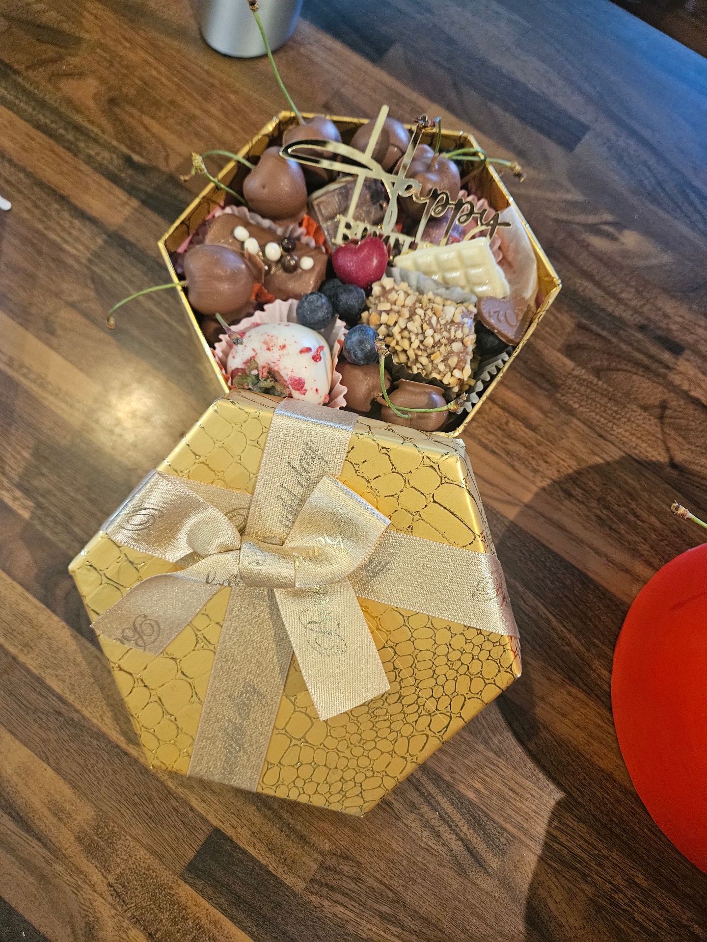 Zlatý hexagonálny box